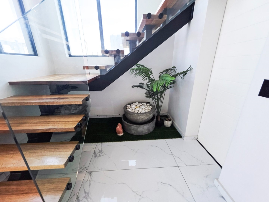 5 Bedroom Property for Sale in Sandown Western Cape